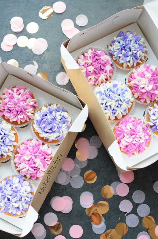 цветочные капкейки, капкейки на 8 марта, подарок на 8 марта